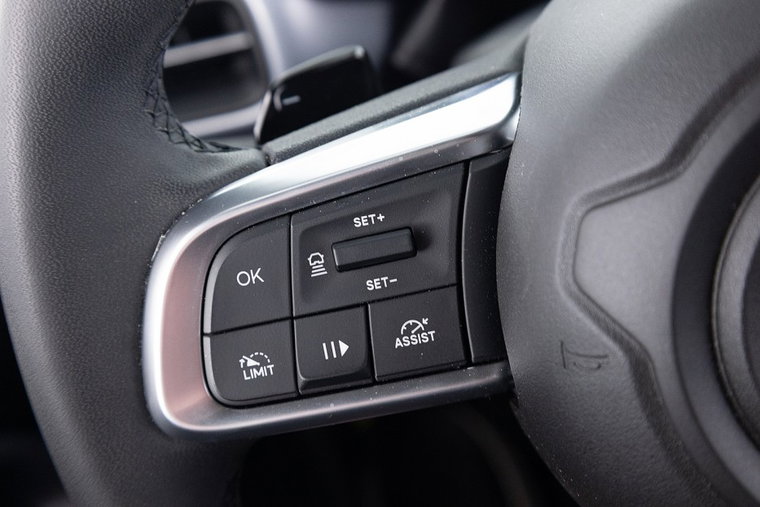 Vehicle Image 25