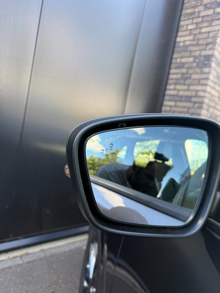 Vehicle Image 35