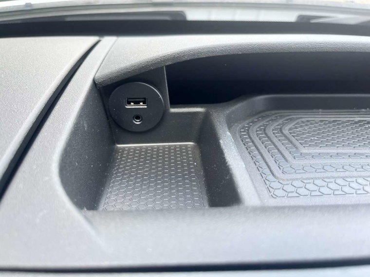 Vehicle Image 38