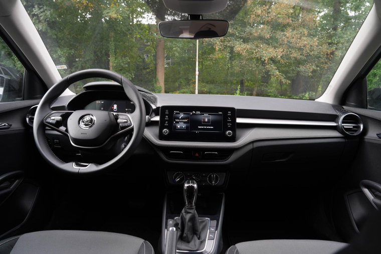 Vehicle Image 6