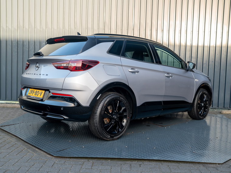 Vehicle Image 25