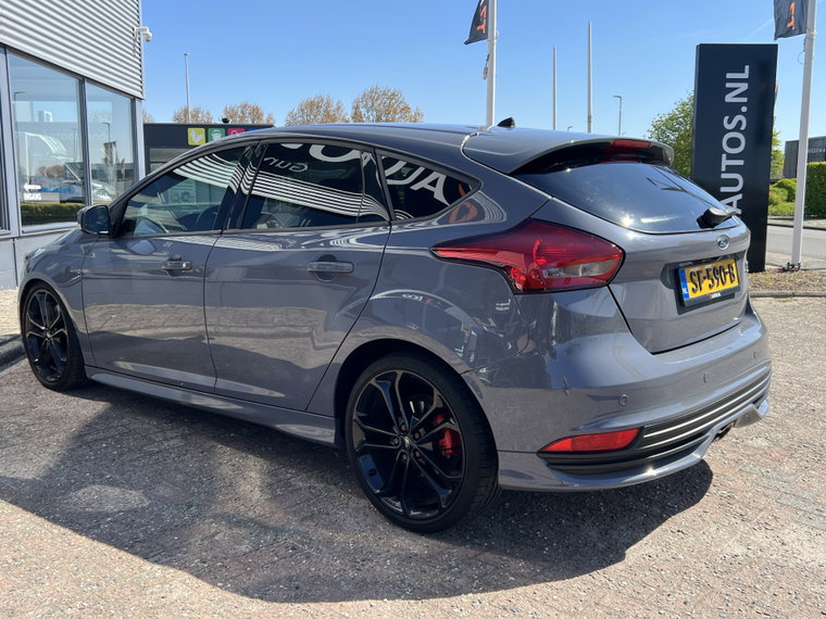 Vehicle Image 32