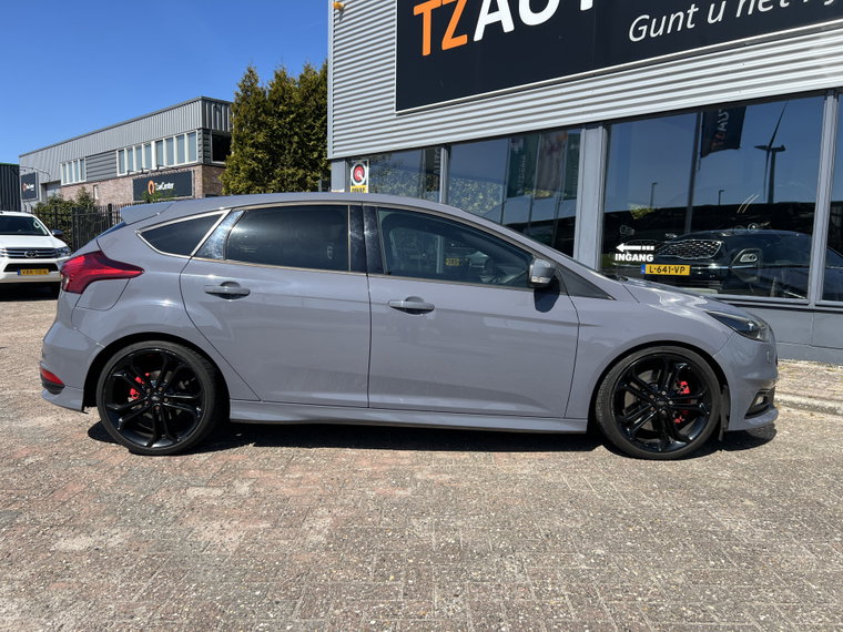 Vehicle Image 35