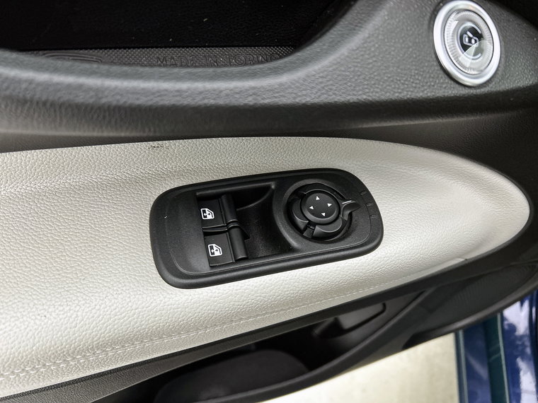 Vehicle Image 37