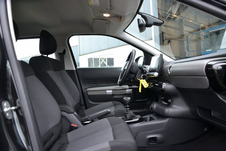 Vehicle Image 9