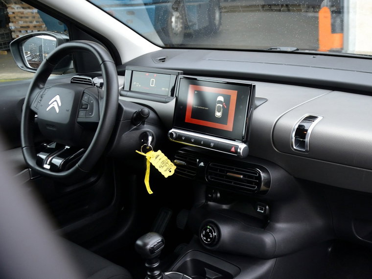 Vehicle Image 10
