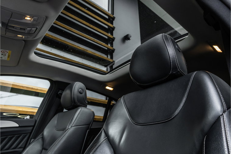 Vehicle Image 9