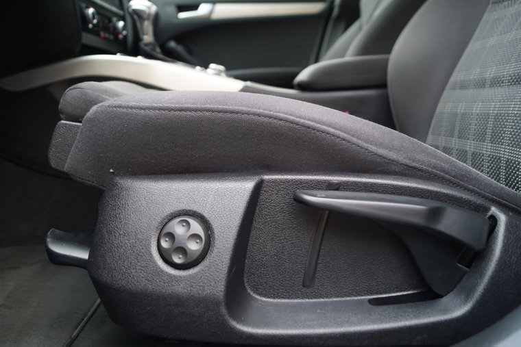 Vehicle Image 25