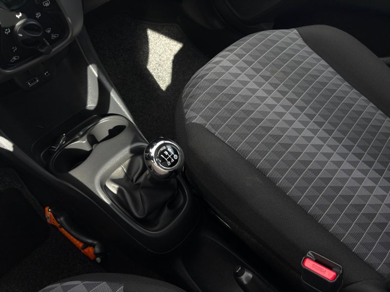 Vehicle Image 21