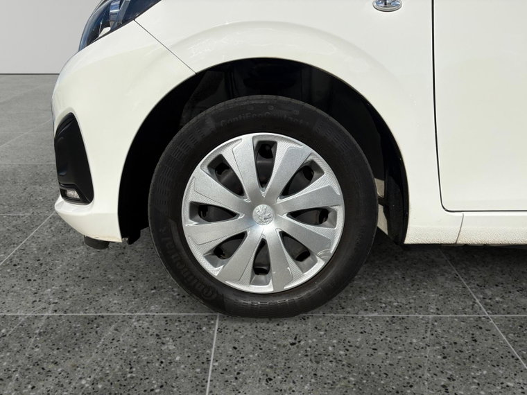 Vehicle Image 10