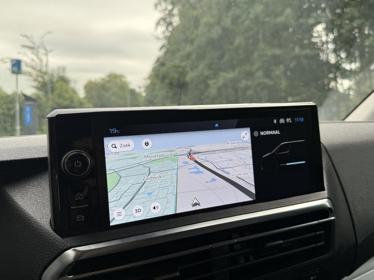 Vehicle Image 25