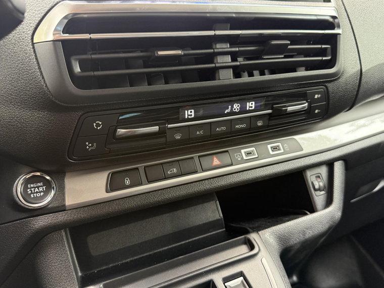 Vehicle Image 34