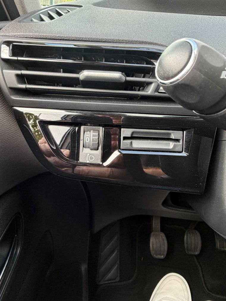 Vehicle Image 35