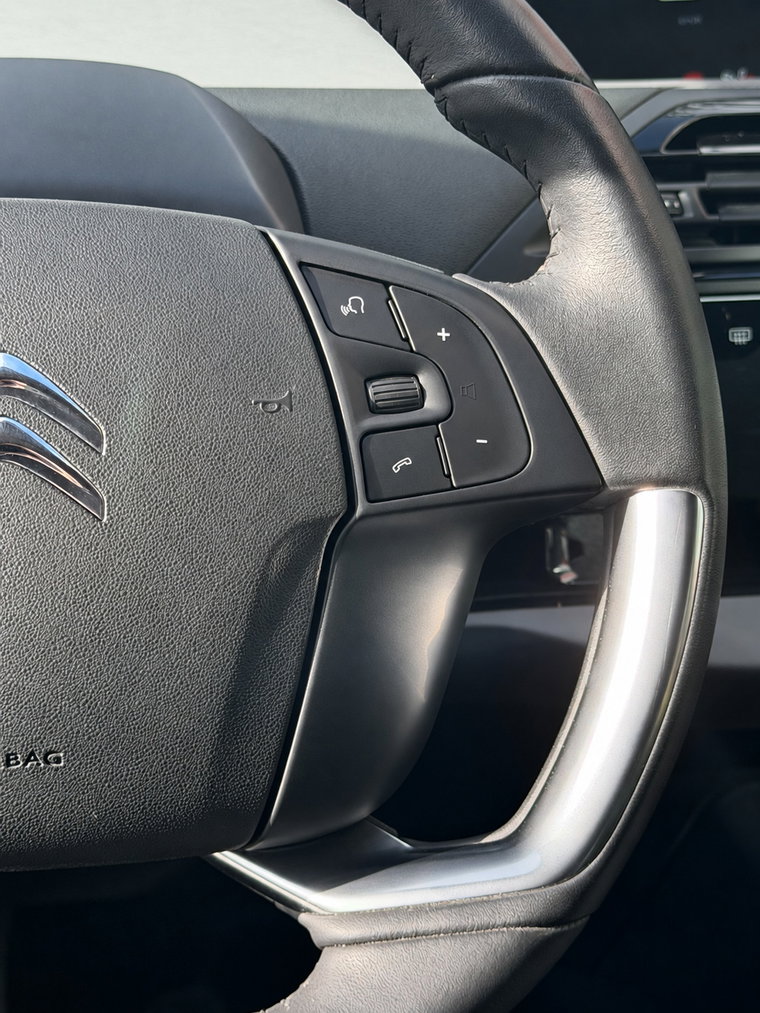 Vehicle Image 38