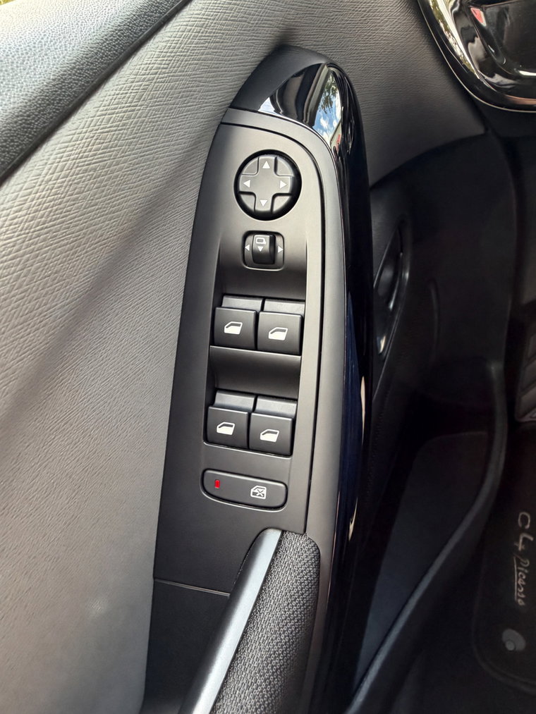 Vehicle Image 41