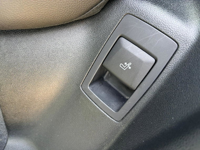 Vehicle Image 43