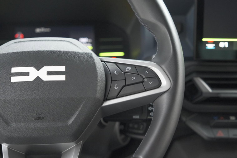 Vehicle Image 32