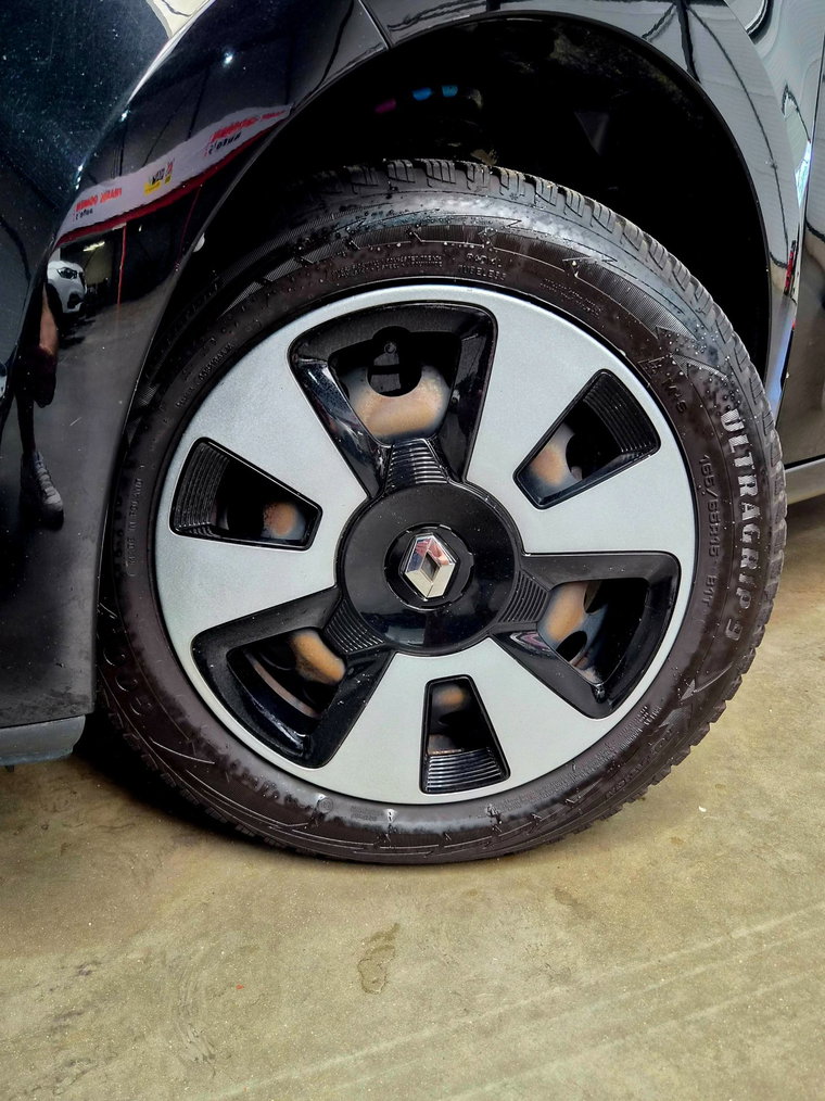 Vehicle Image 12