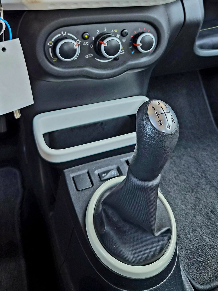 Vehicle Image 26