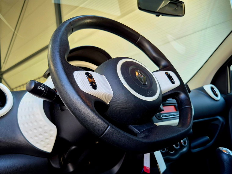 Vehicle Image 32