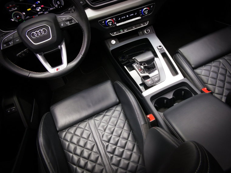 Vehicle Image 21