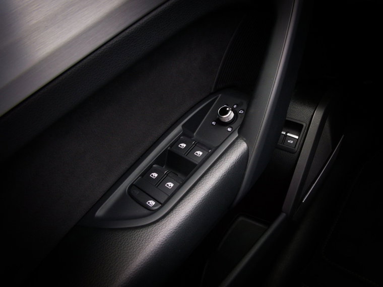 Vehicle Image 56
