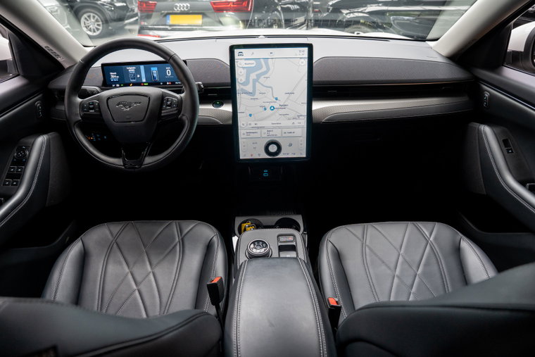 Vehicle Image 12
