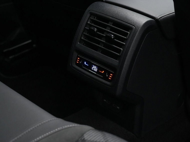 Vehicle Image 38