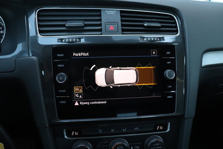 Vehicle Image 12