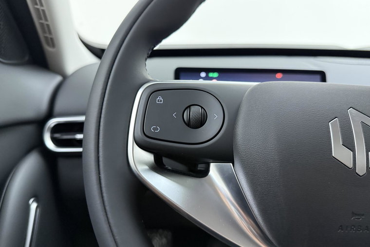 Vehicle Image 19