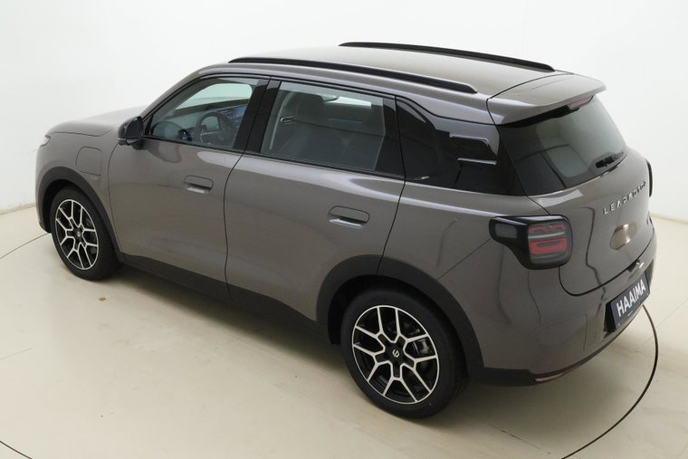 Vehicle Image 4