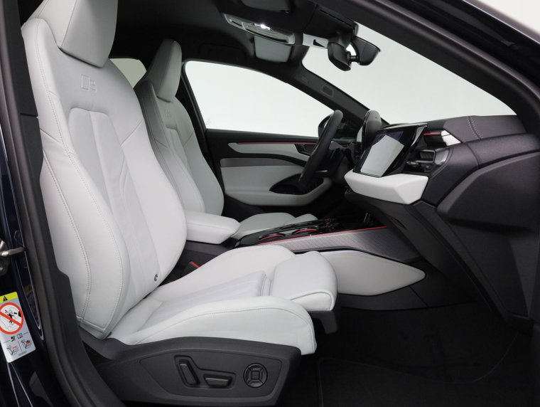 Vehicle Image 48