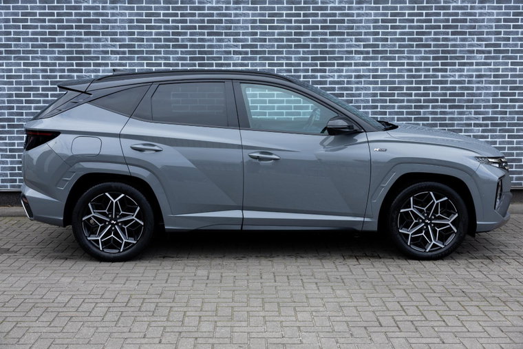 Vehicle Image 16