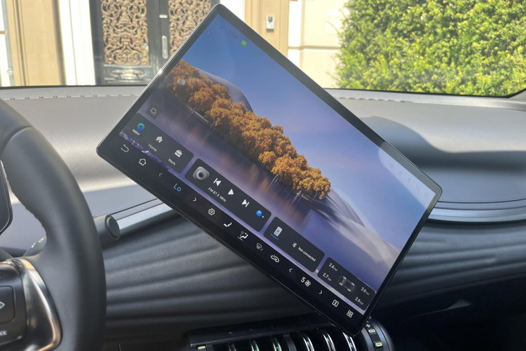 Vehicle Image 12