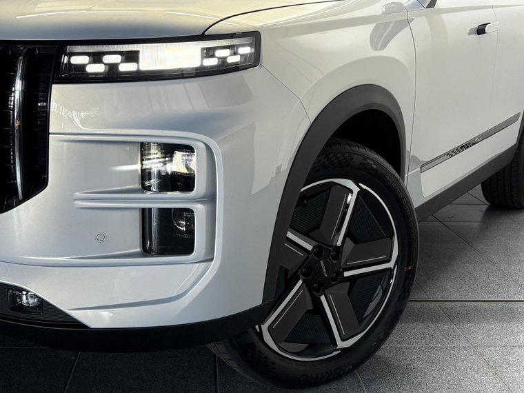 Vehicle Image 4