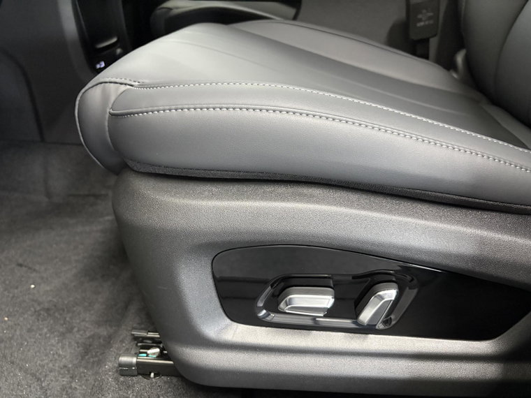 Vehicle Image 38