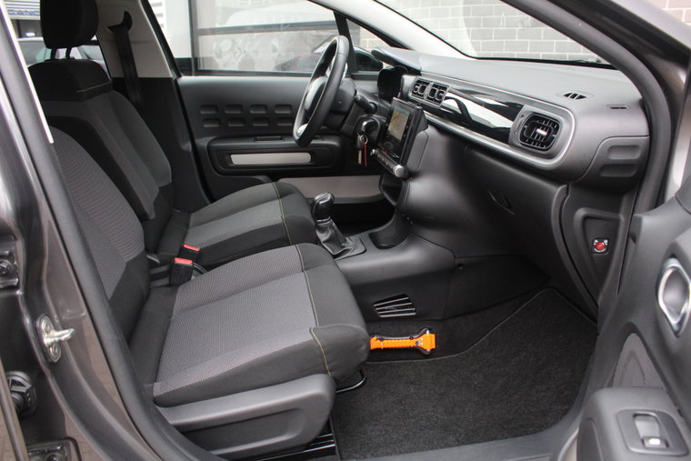 Vehicle Image 9