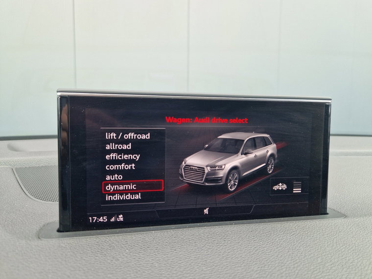 Vehicle Image 32