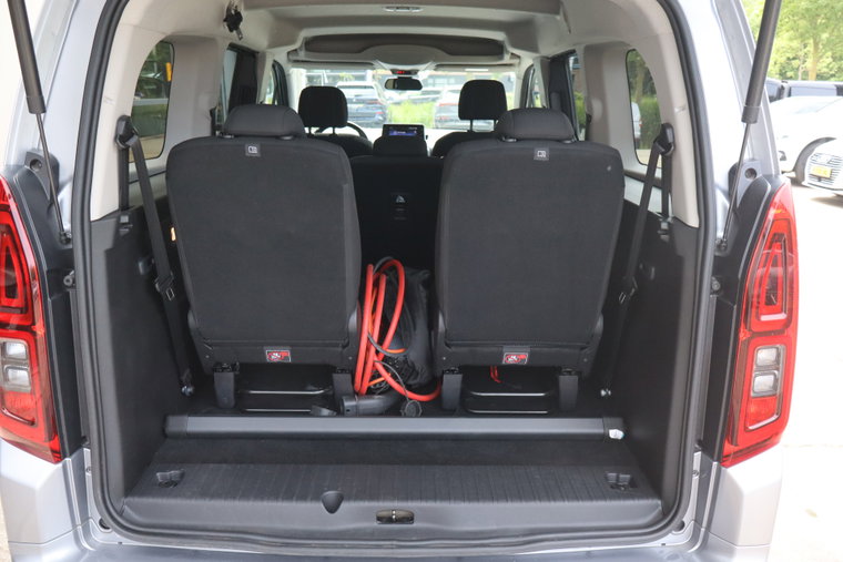 Vehicle Image 32