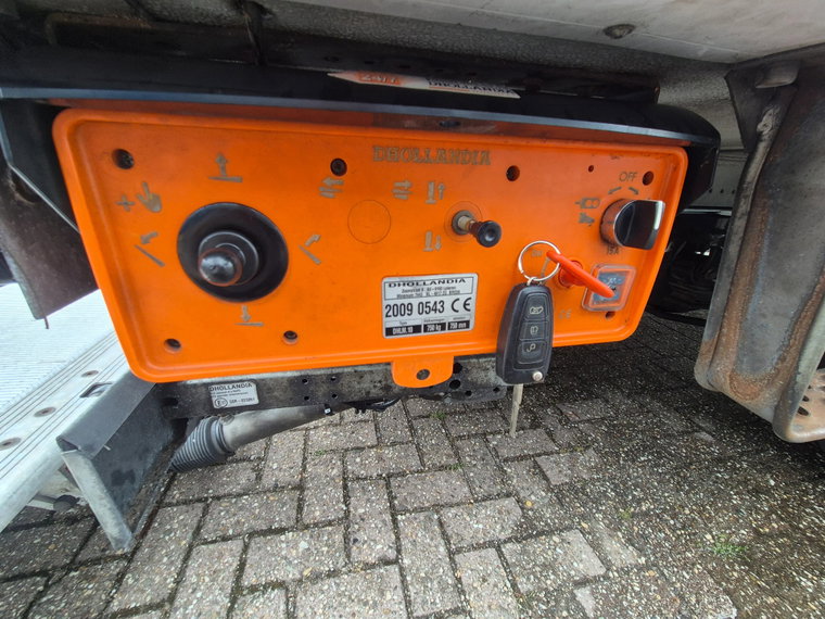 Vehicle Image 32