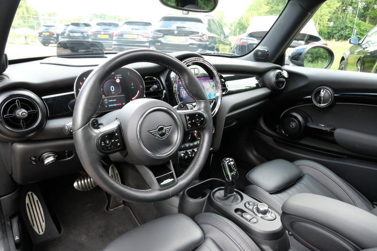 Vehicle Image 15