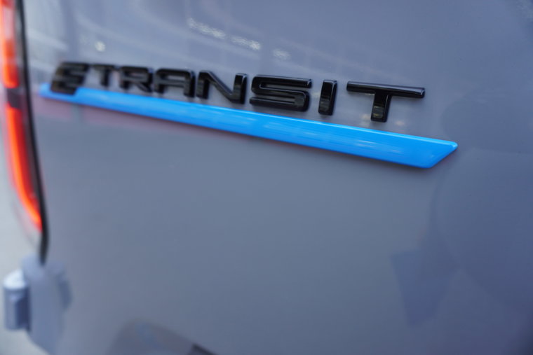 Vehicle Image 25