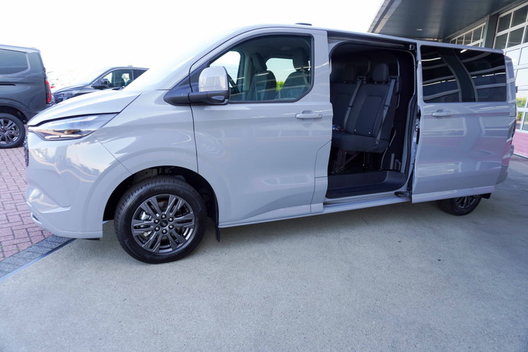 Vehicle Image 11