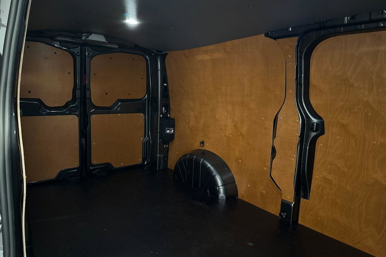 Vehicle Image 13