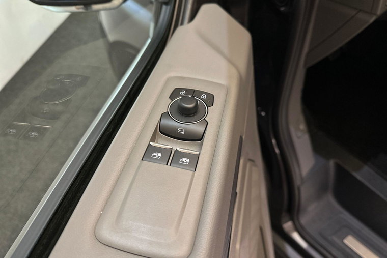 Vehicle Image 17