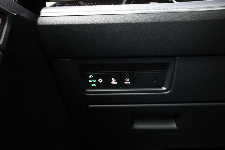 Vehicle Image 25