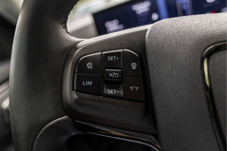 Vehicle Image 32