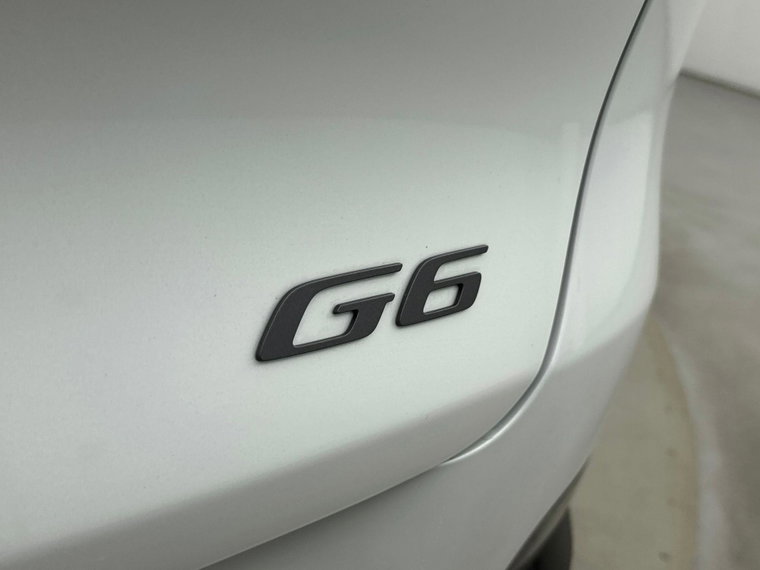 Vehicle Image 25
