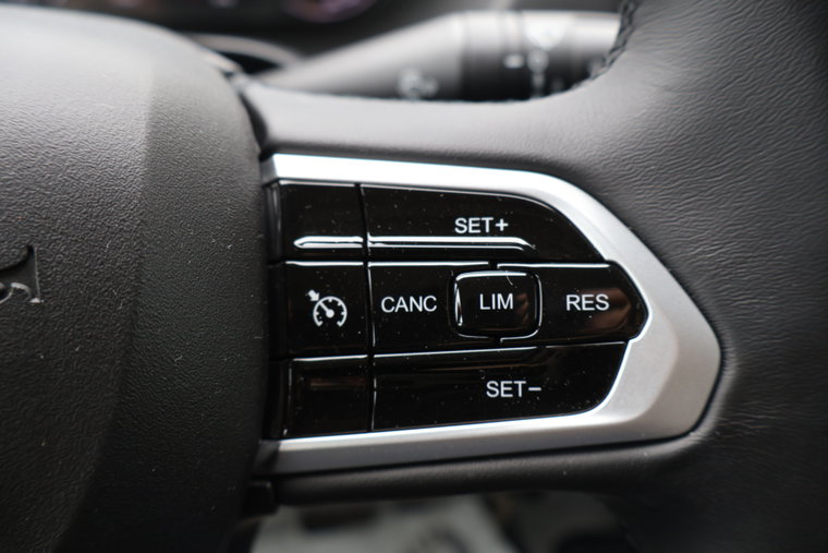 Vehicle Image 25