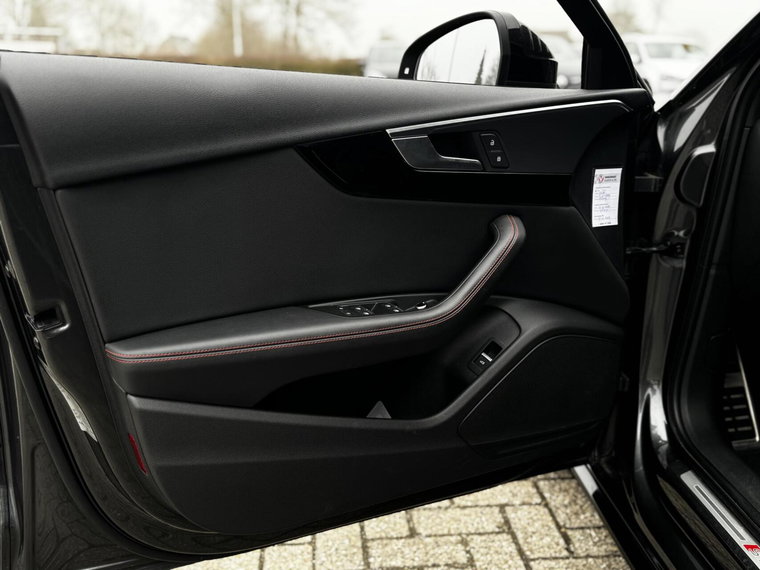 Vehicle Image 33
